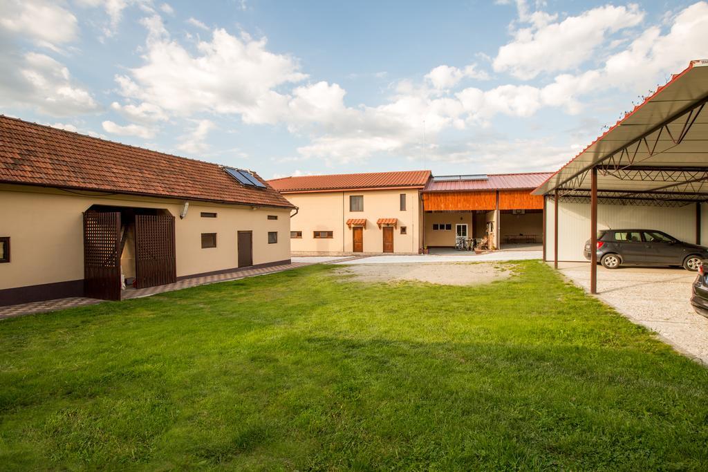 Pensiunea Dor De Casa Pestenita Exterior photo